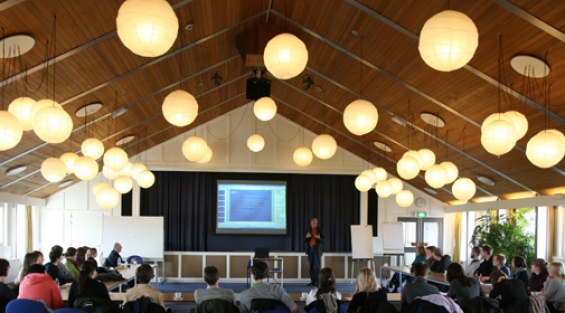 Föredragning under fältkurs i Groningen, Nederländerna.